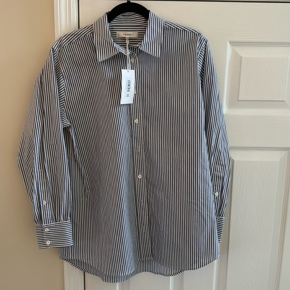 Frame “ The Borrowed Shirt” NWT women’s medium - classic piece